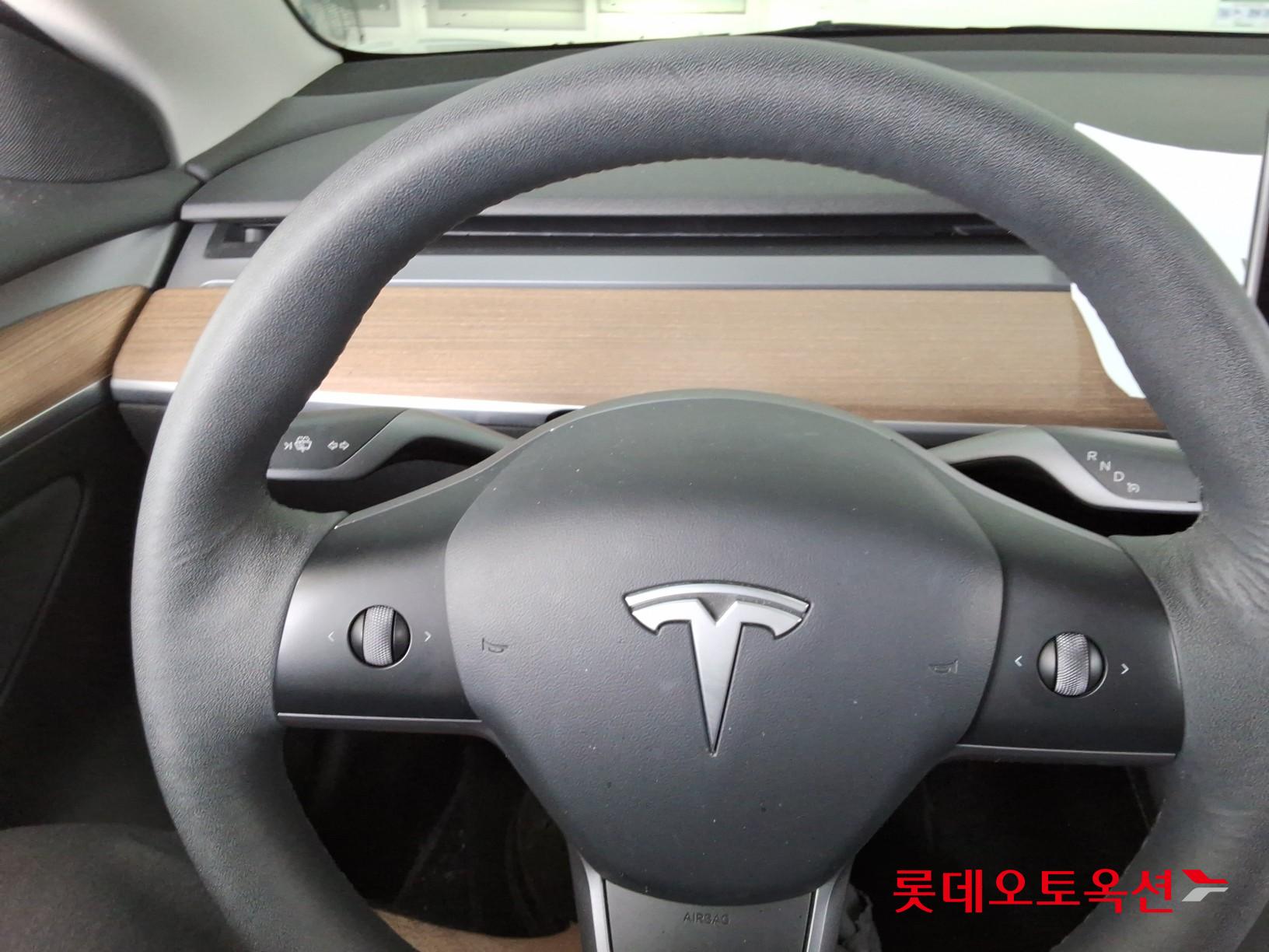 2022 - tesla model 3