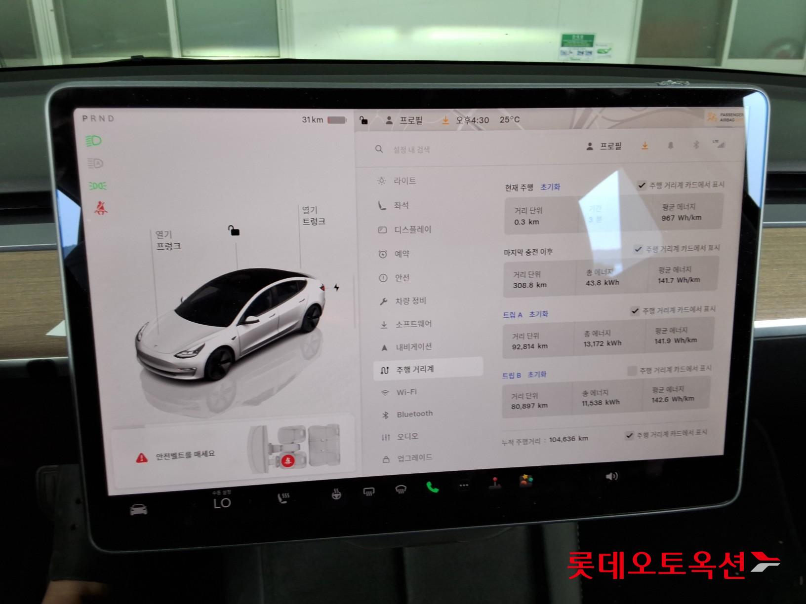 2022 - tesla model 3