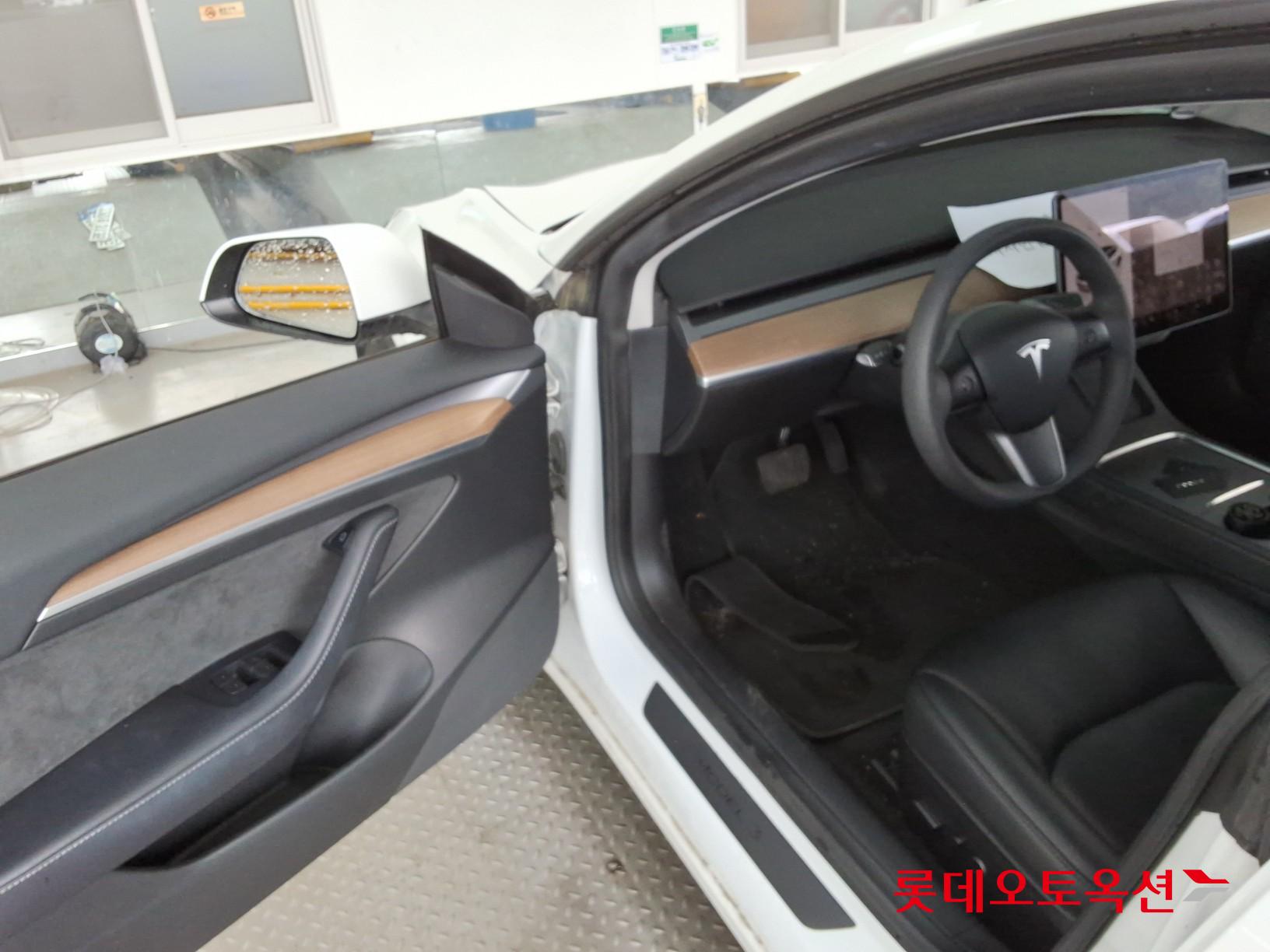 2022 - tesla model 3