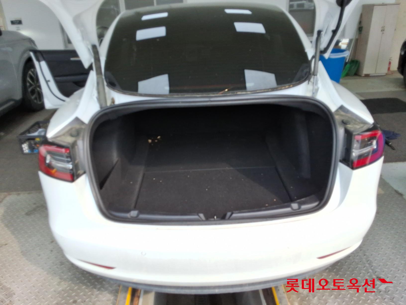 2022 - tesla model 3