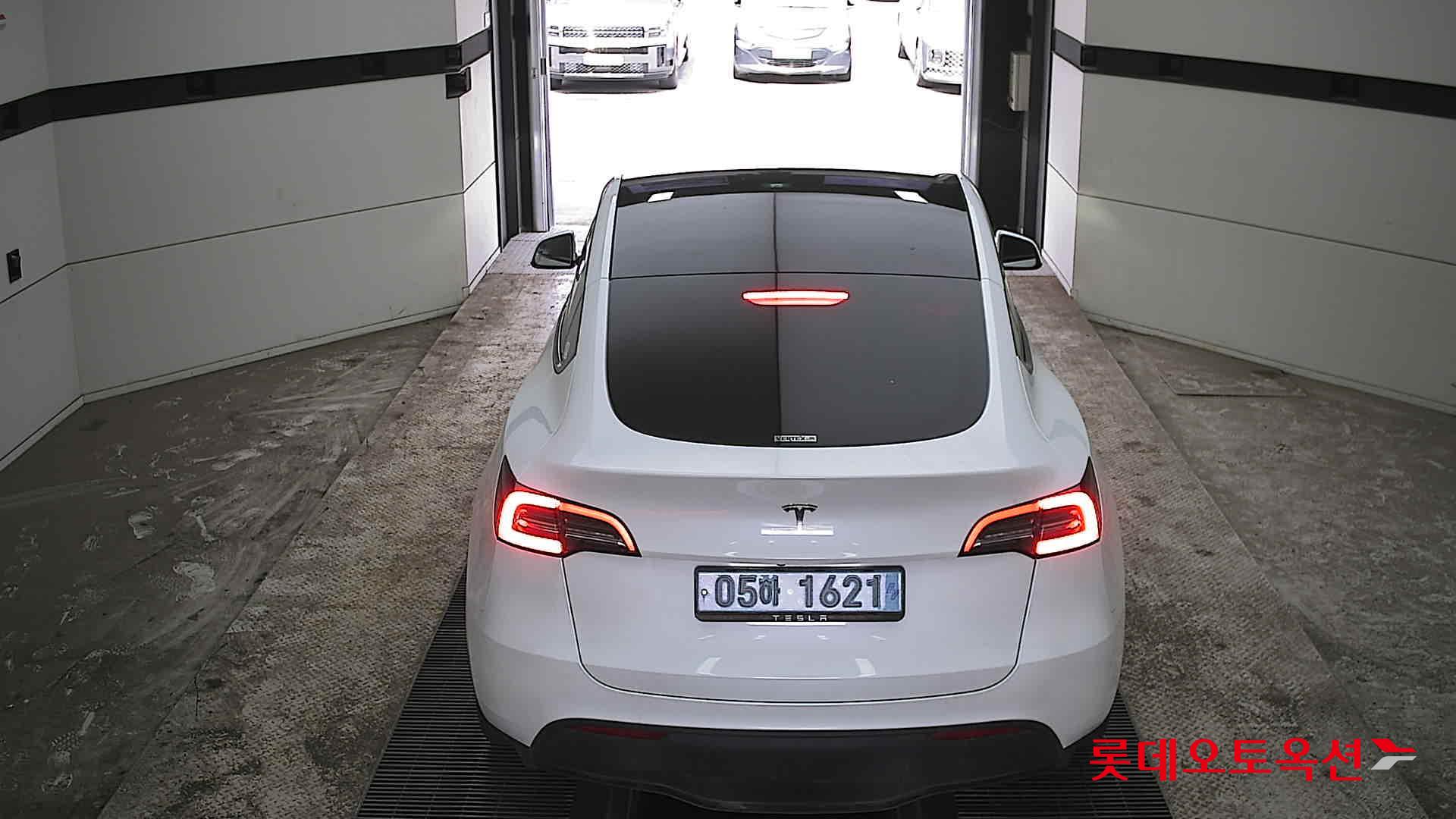 TESLA Model Y - 17
