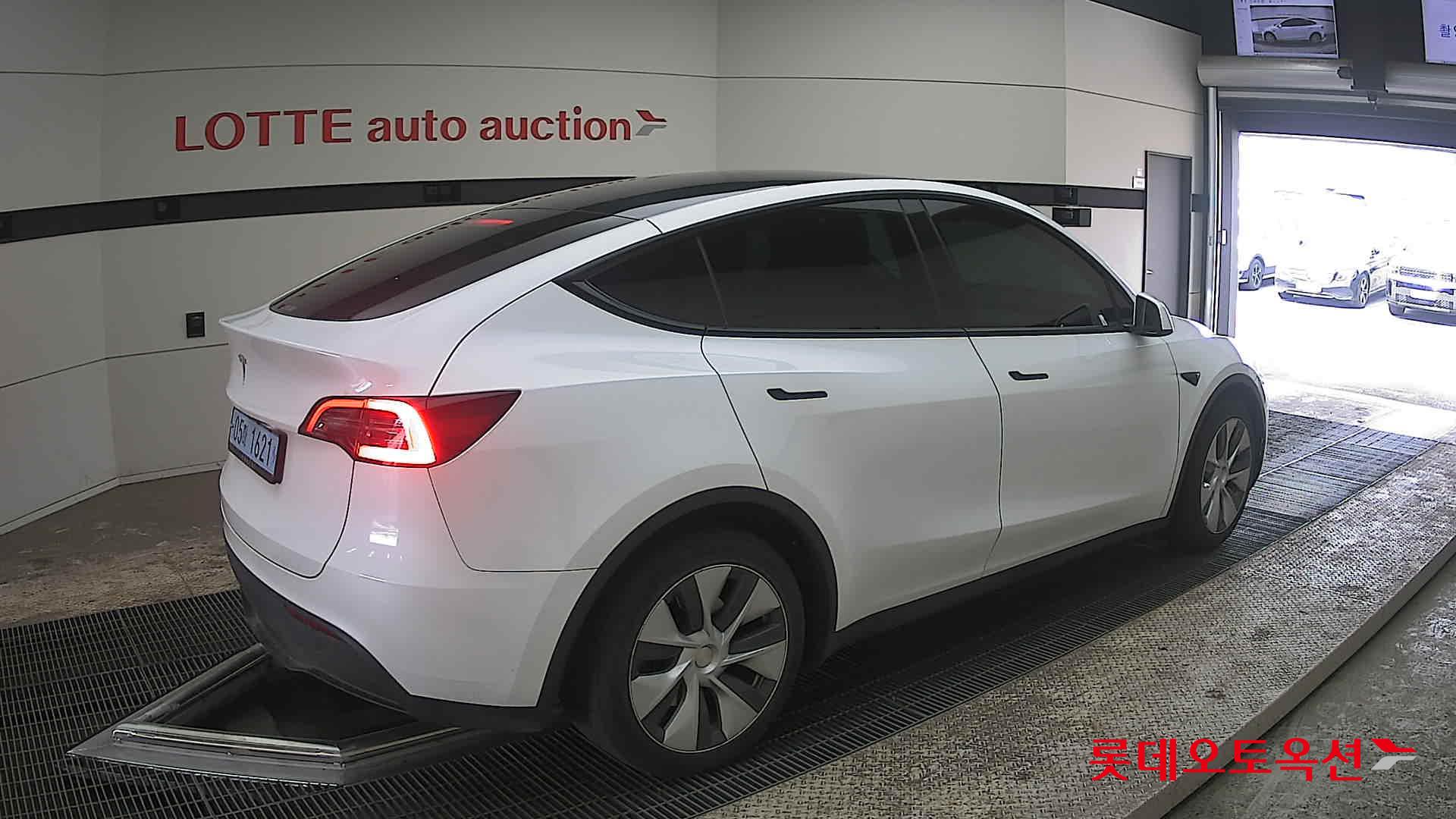 TESLA Model Y - 19