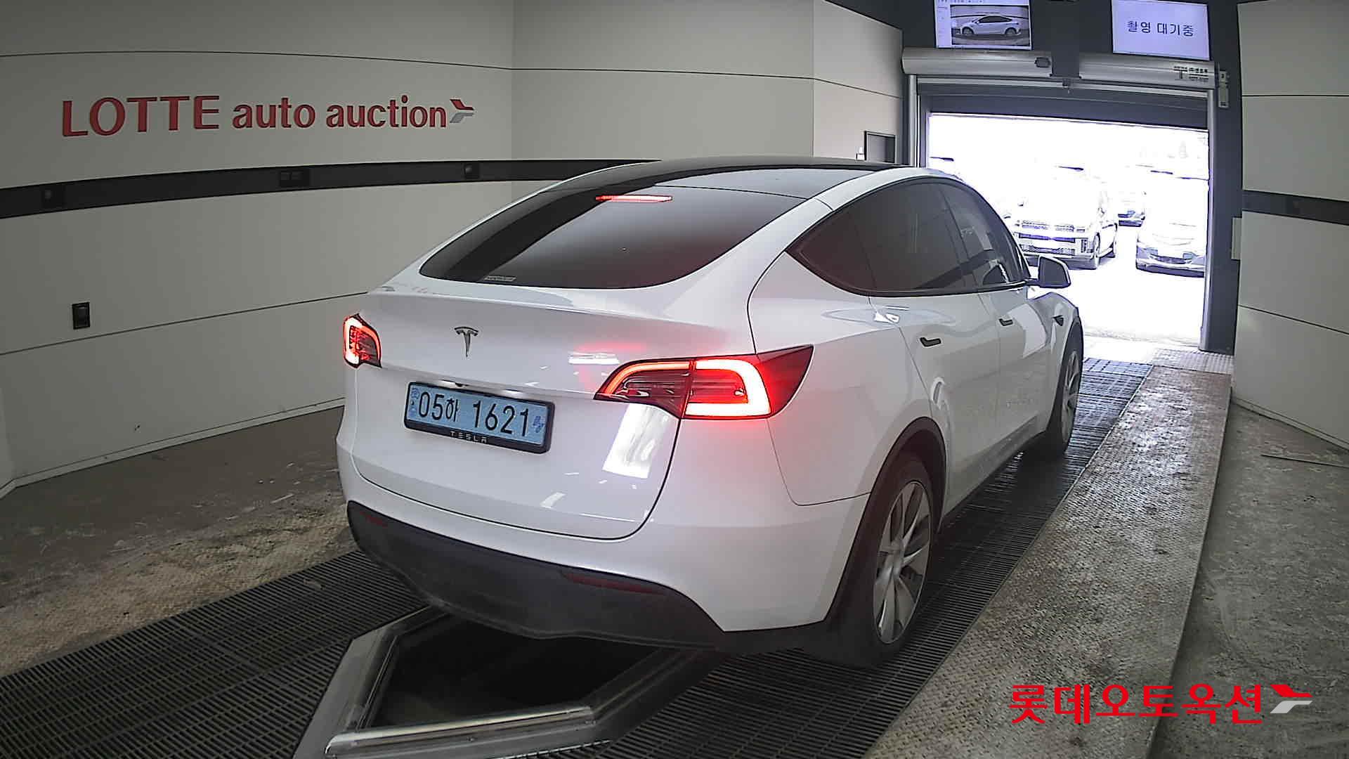 TESLA Model Y - 18