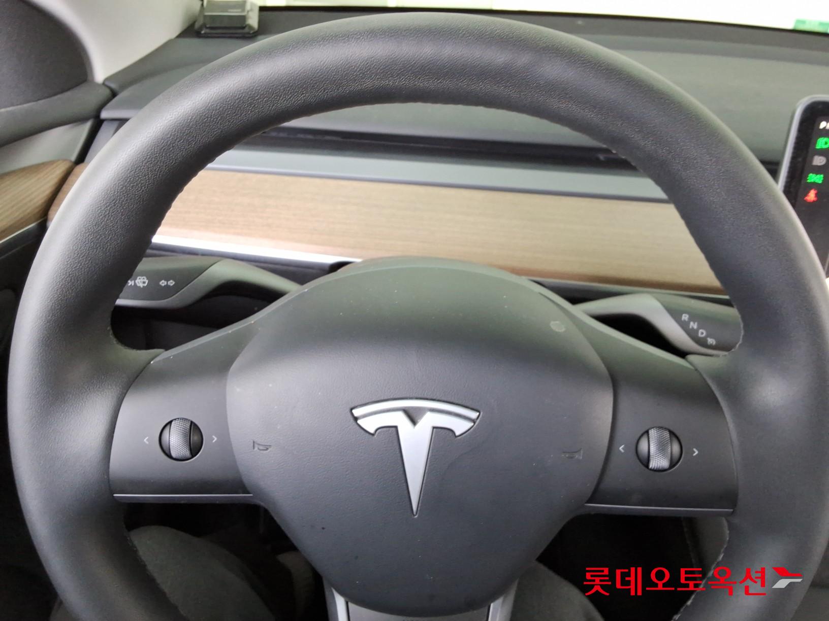 TESLA Model Y - 30