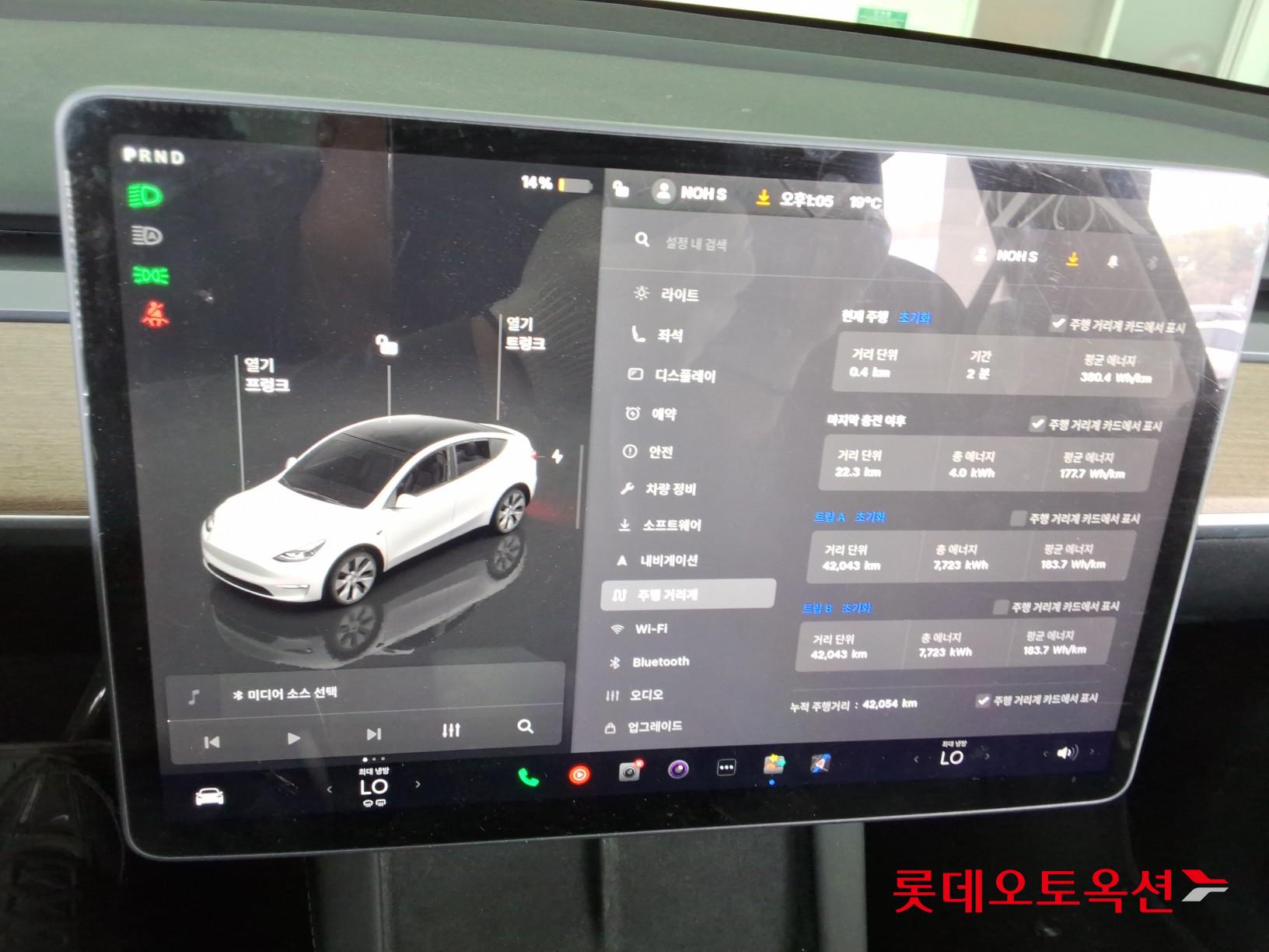 TESLA Model Y - 31
