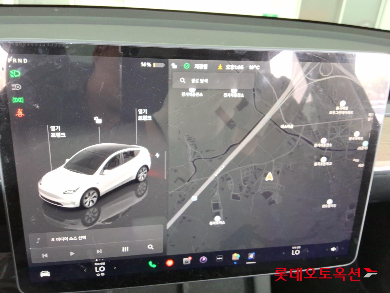 TESLA Model Y - 32