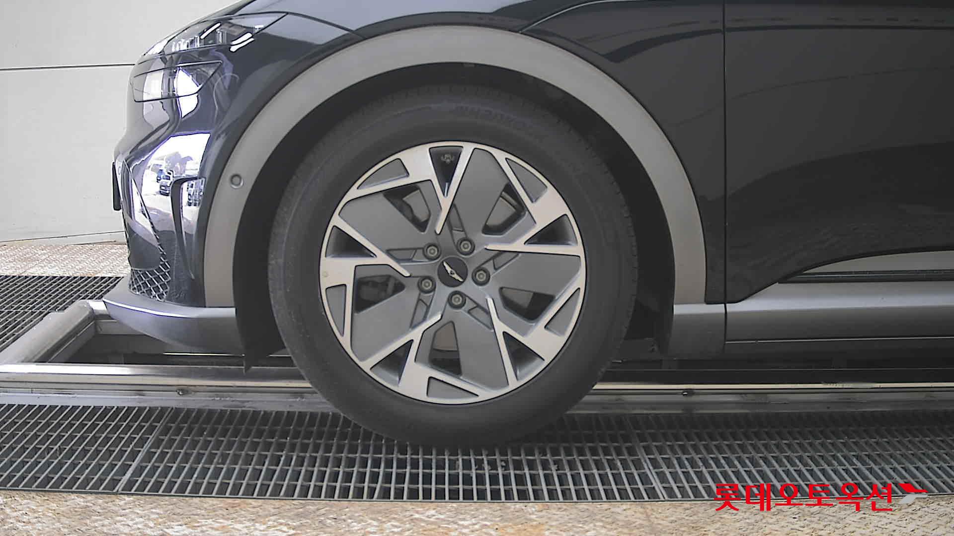 جينسس جي في 60