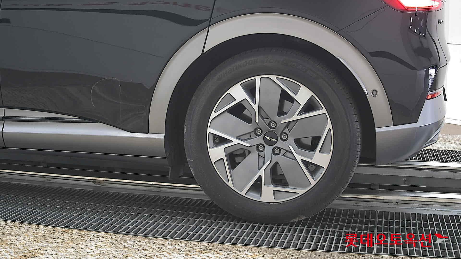 جينسس جي في 60