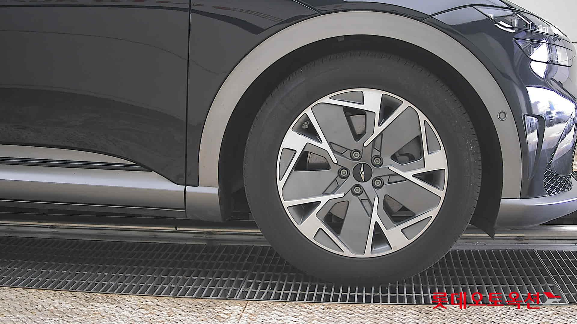 جينسس جي في 60