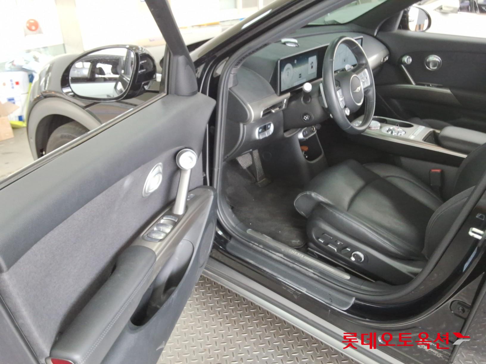 جينسس جي في 60