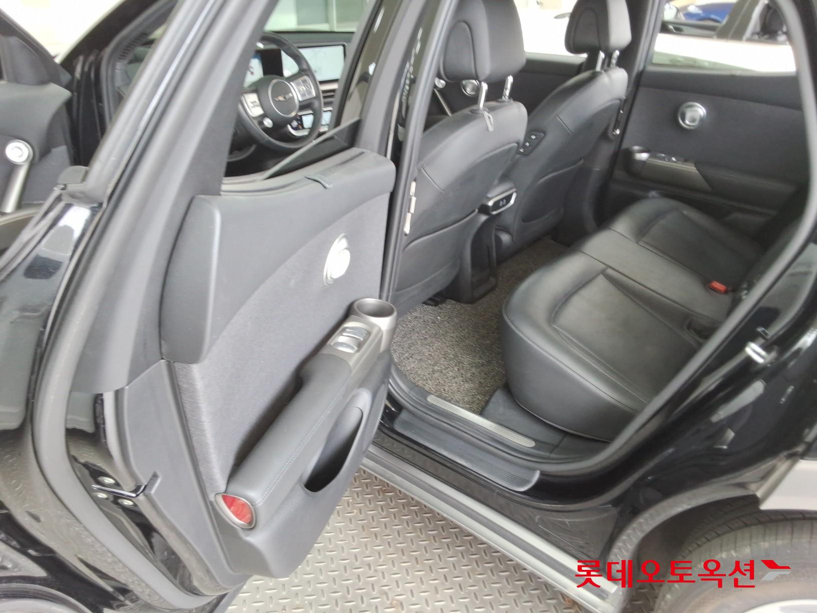 جينسس جي في 60