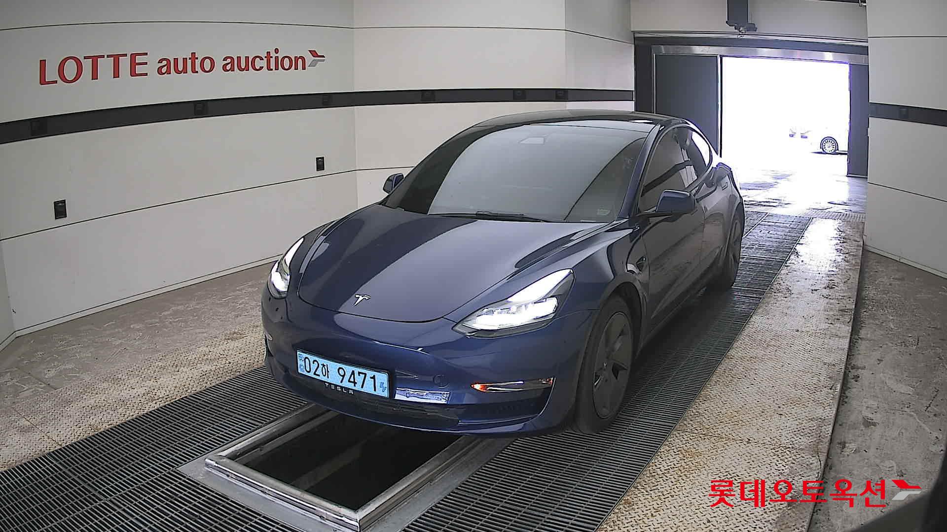 Tesla Model 3 - 10