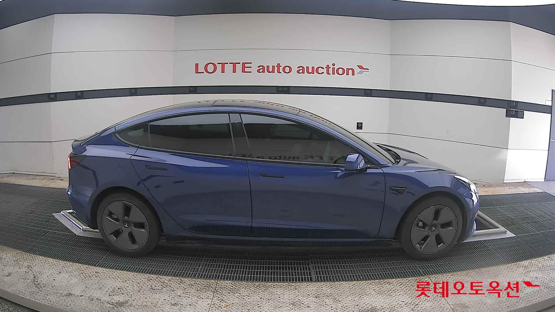 Tesla Model 3 - 21