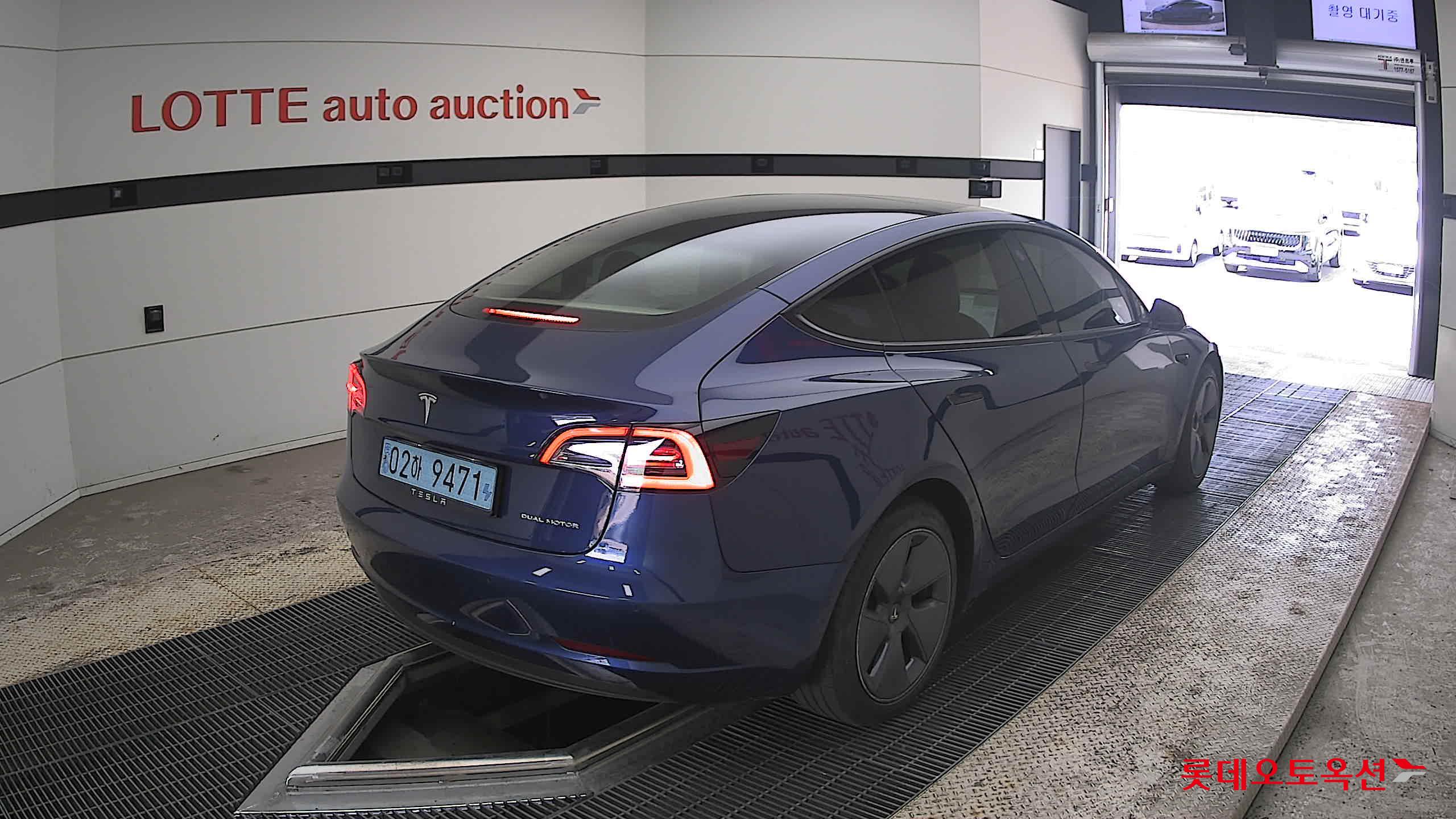 Tesla Model 3 - 5