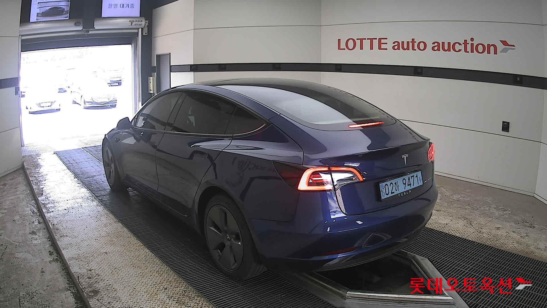 Tesla Model 3 - 4
