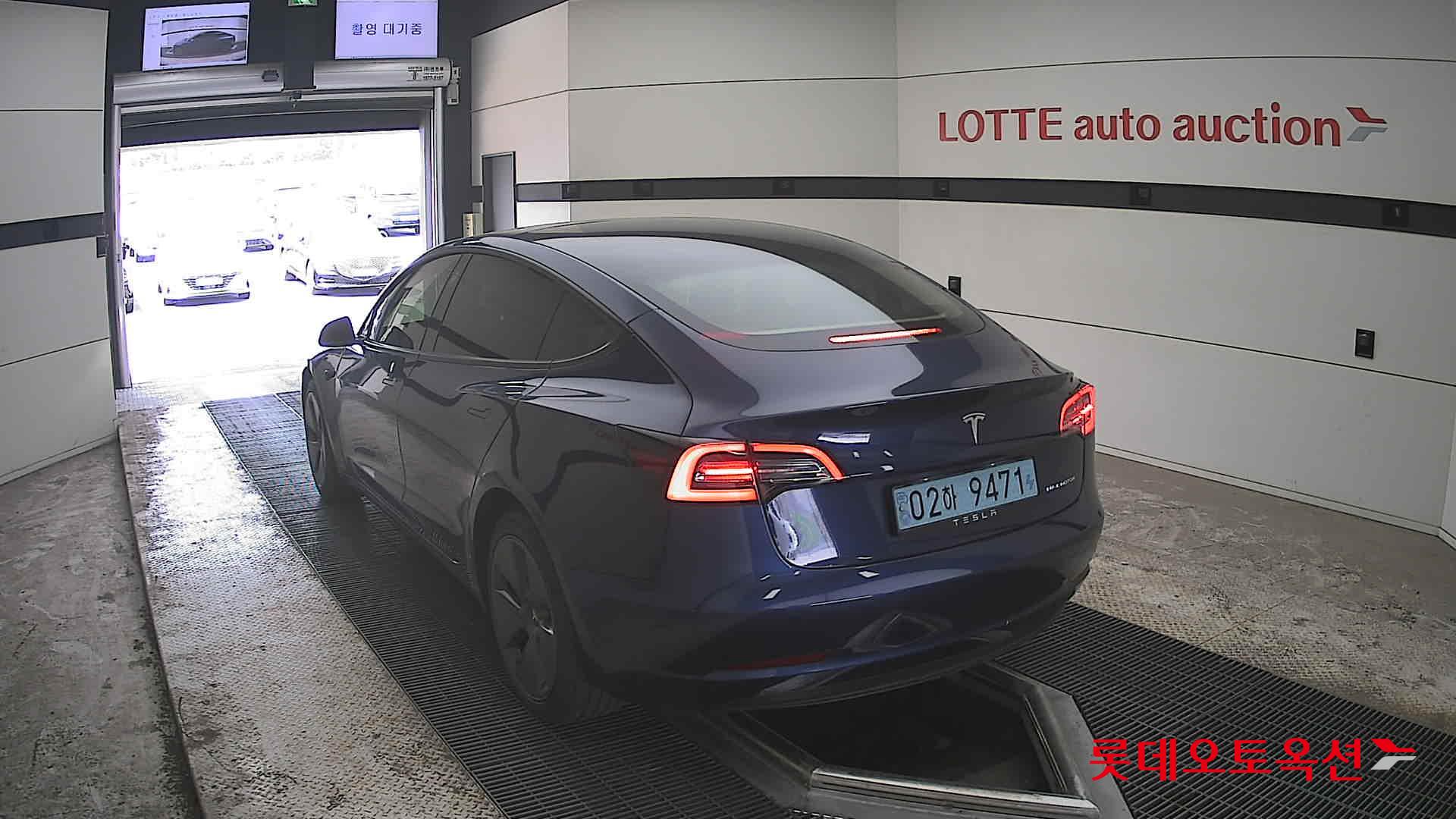 Tesla Model 3 - 16
