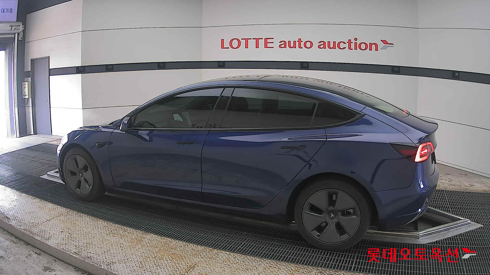 Tesla Model 3 - 14