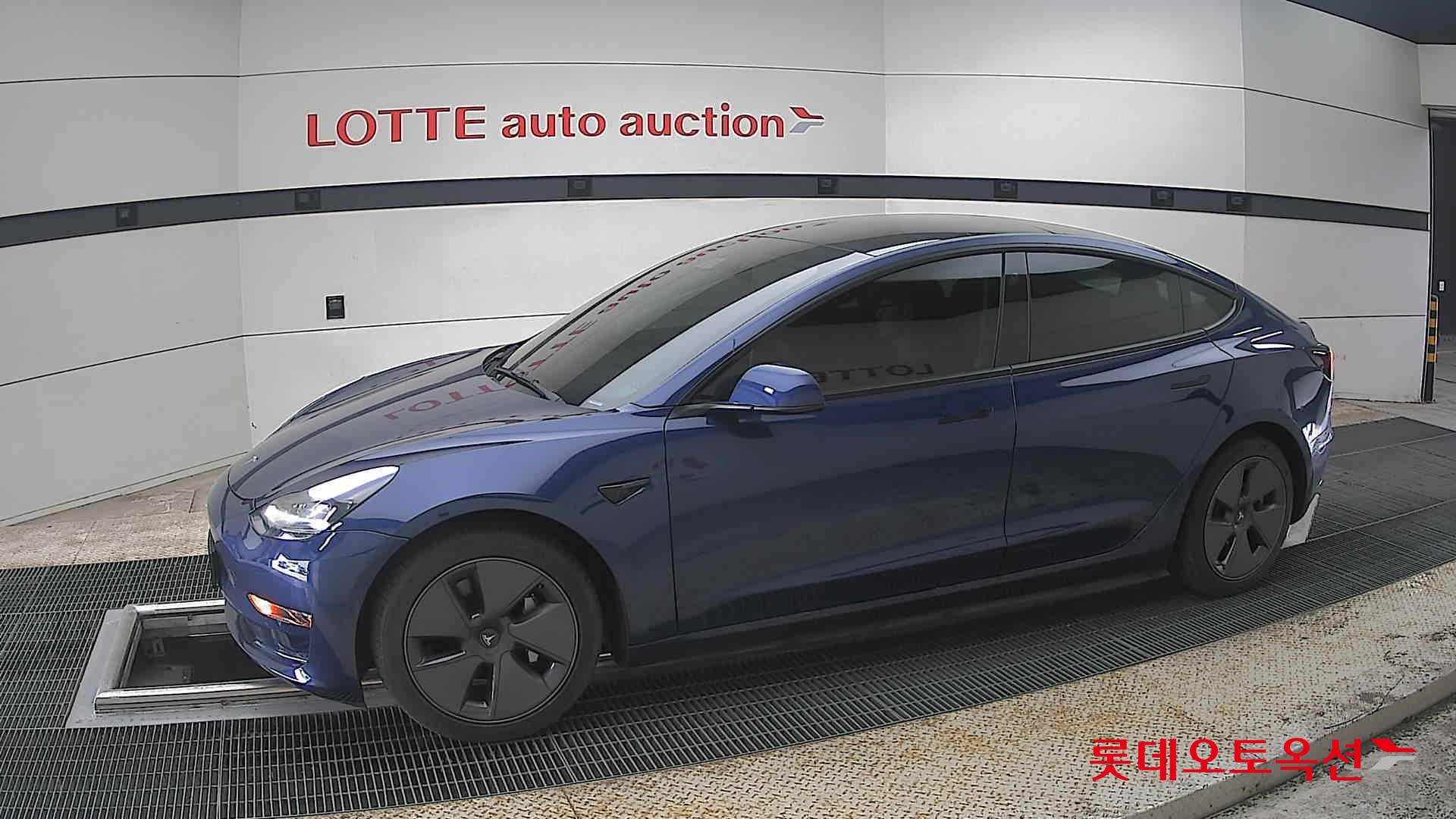 Tesla Model 3 - 12