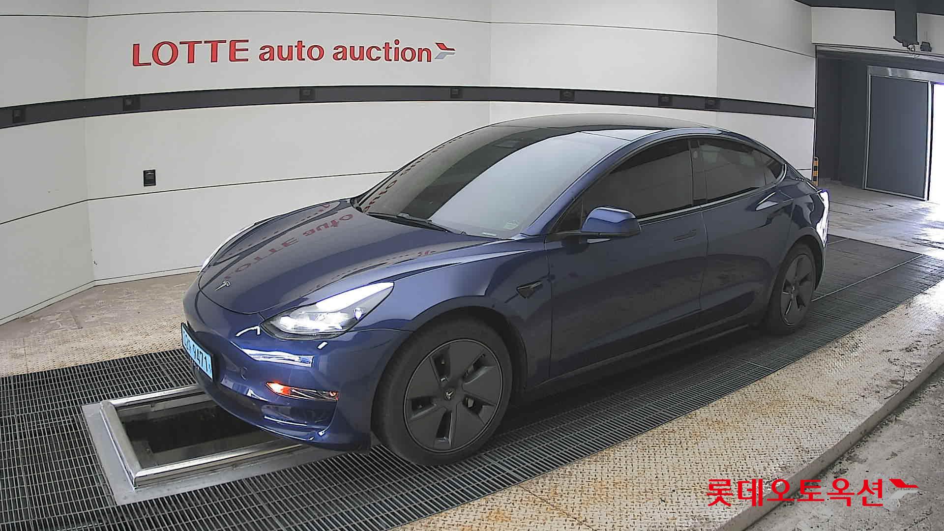 Tesla Model 3 - 11