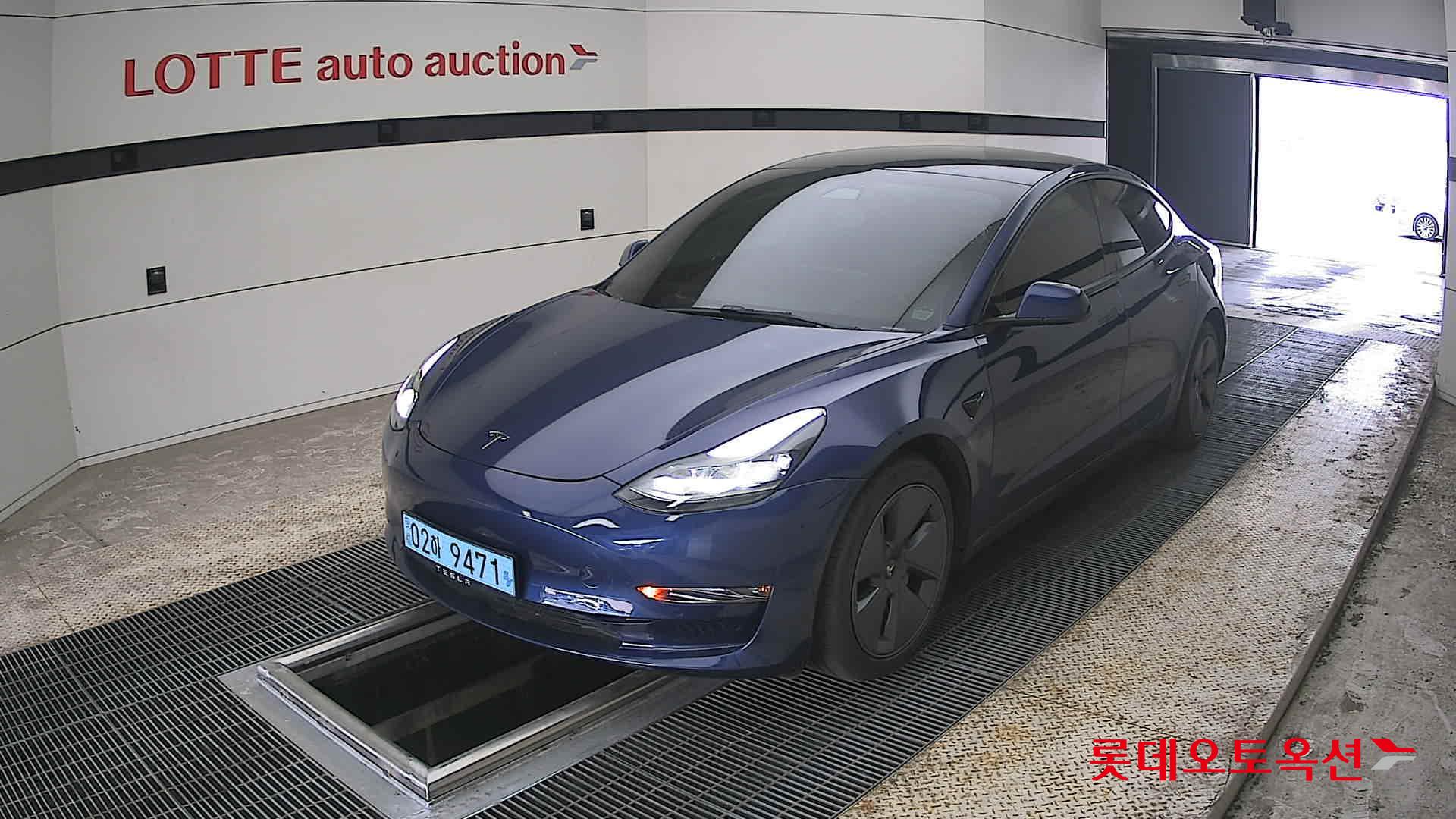 Tesla Model 3 - 3