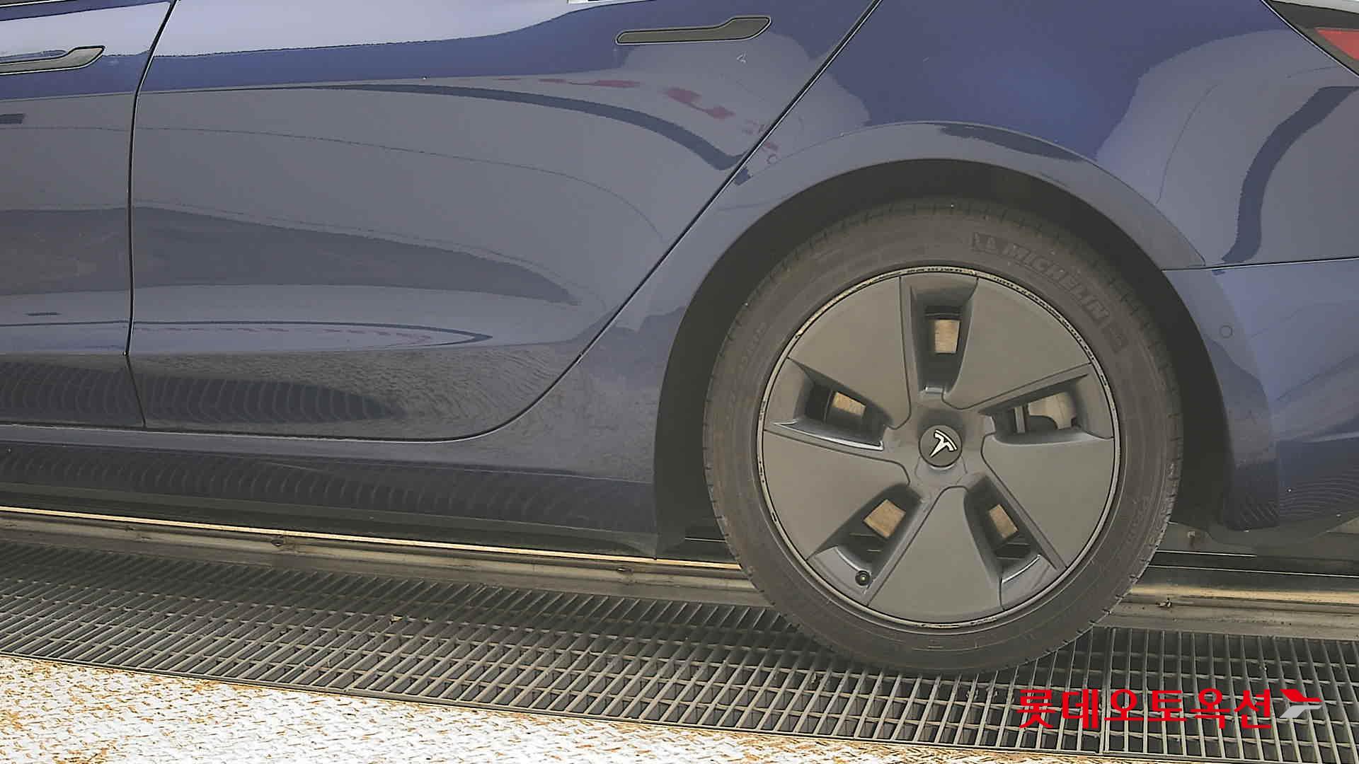 Tesla Model 3 - 26