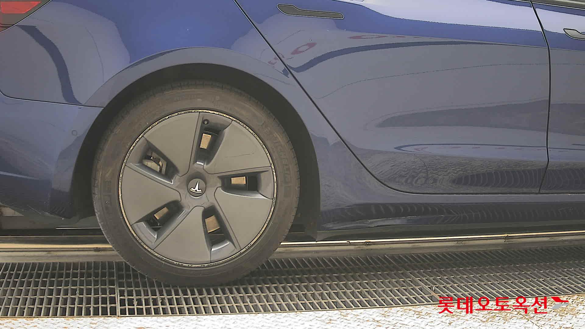 Tesla Model 3 - 28
