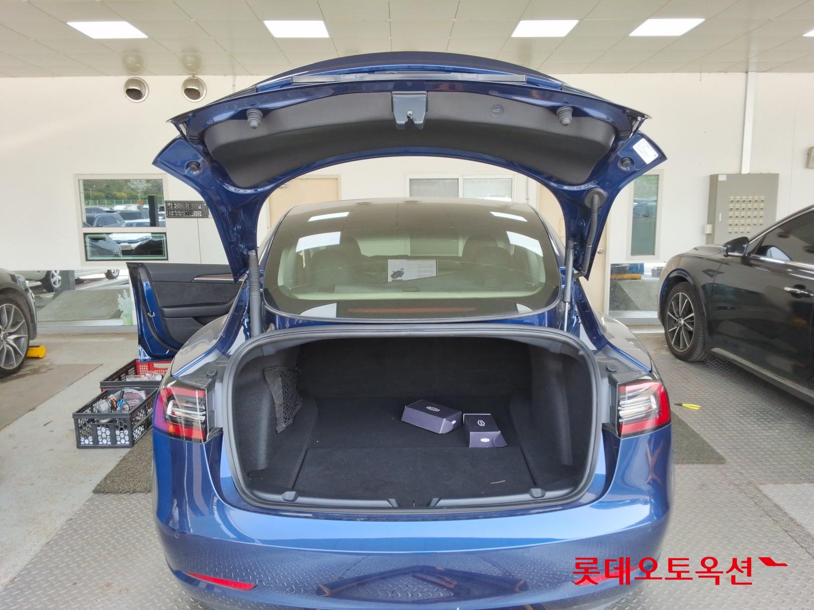 Tesla Model 3 - 9