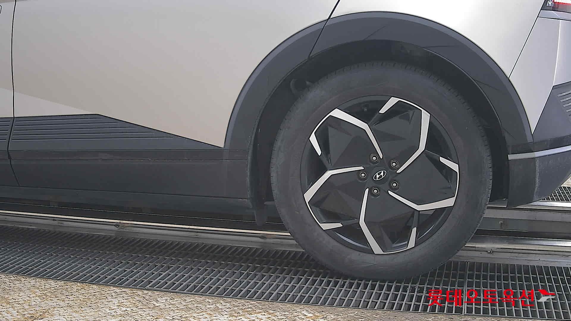 هيونداي أيونيك