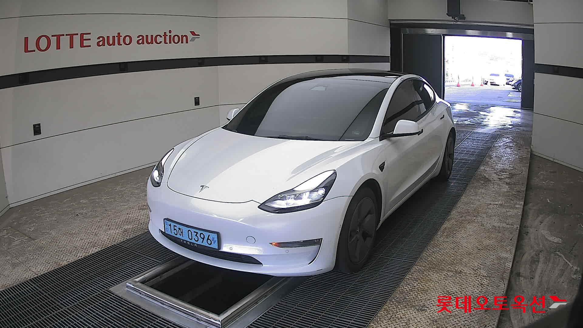 Tesla Model 3 - 10