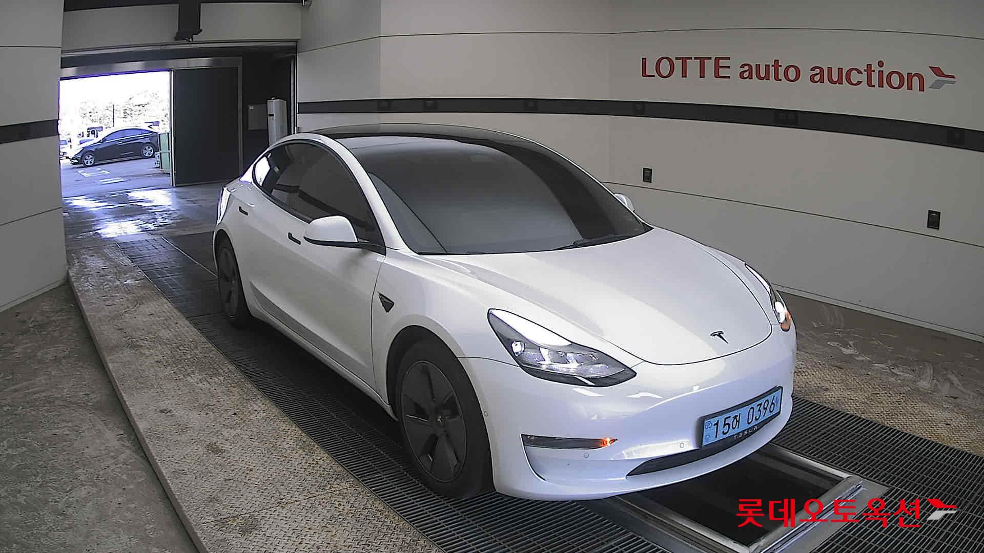Tesla Model 3 - 6