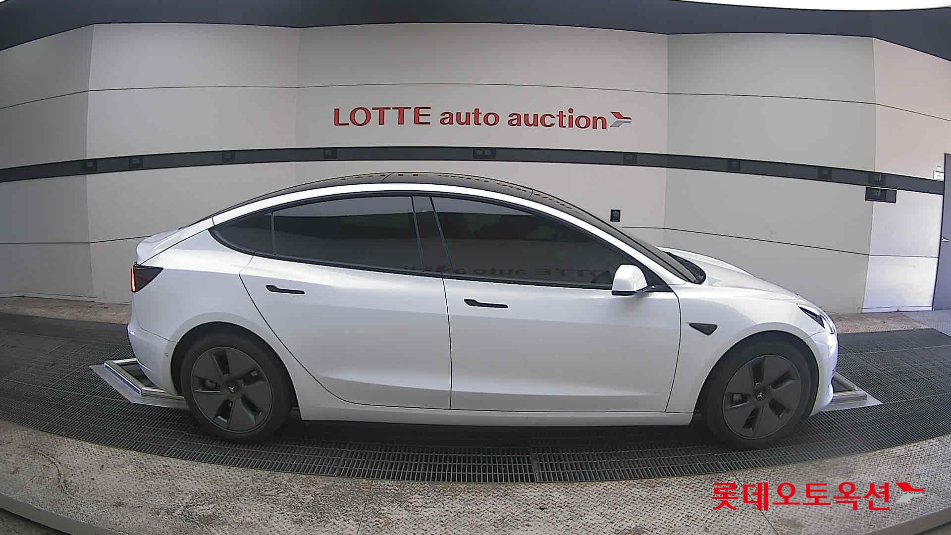 Tesla Model 3 - 21