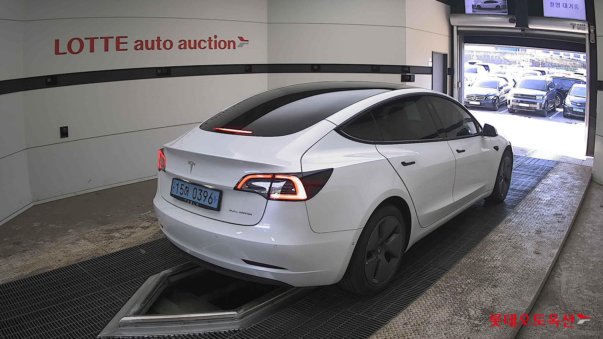 Tesla Model 3 - 5