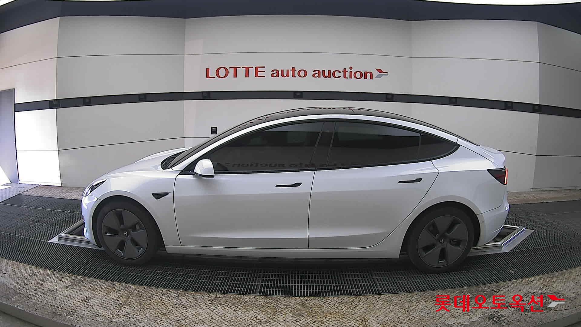 Tesla Model 3 - 13