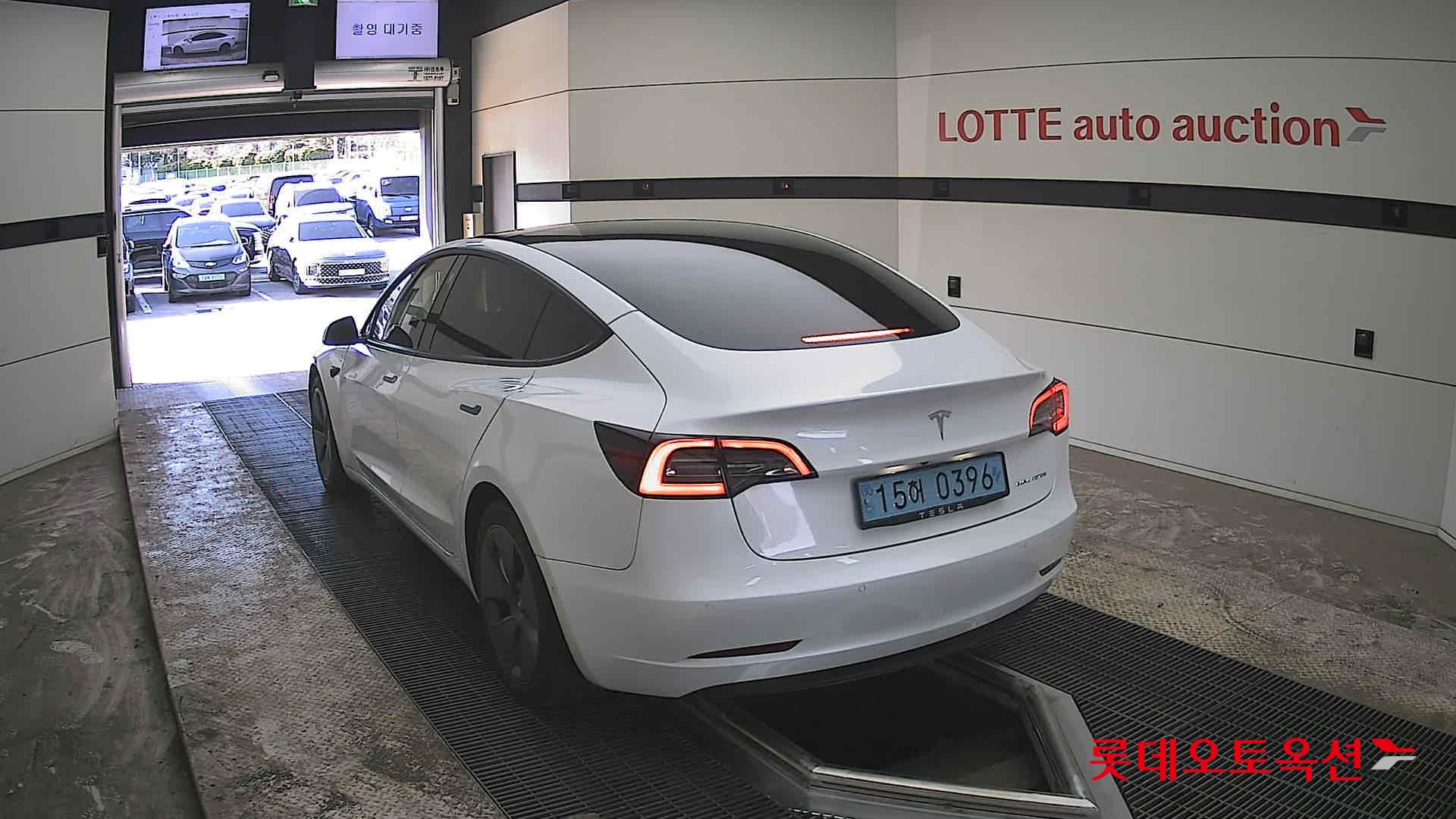 Tesla Model 3 - 16
