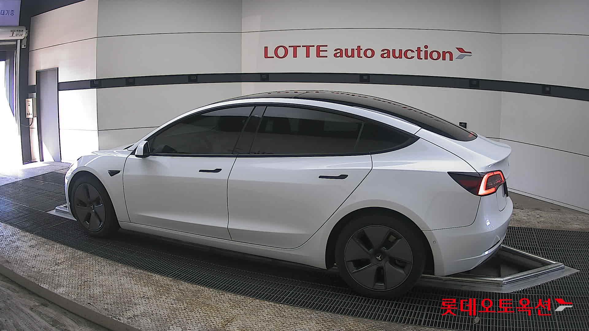 Tesla Model 3 - 14