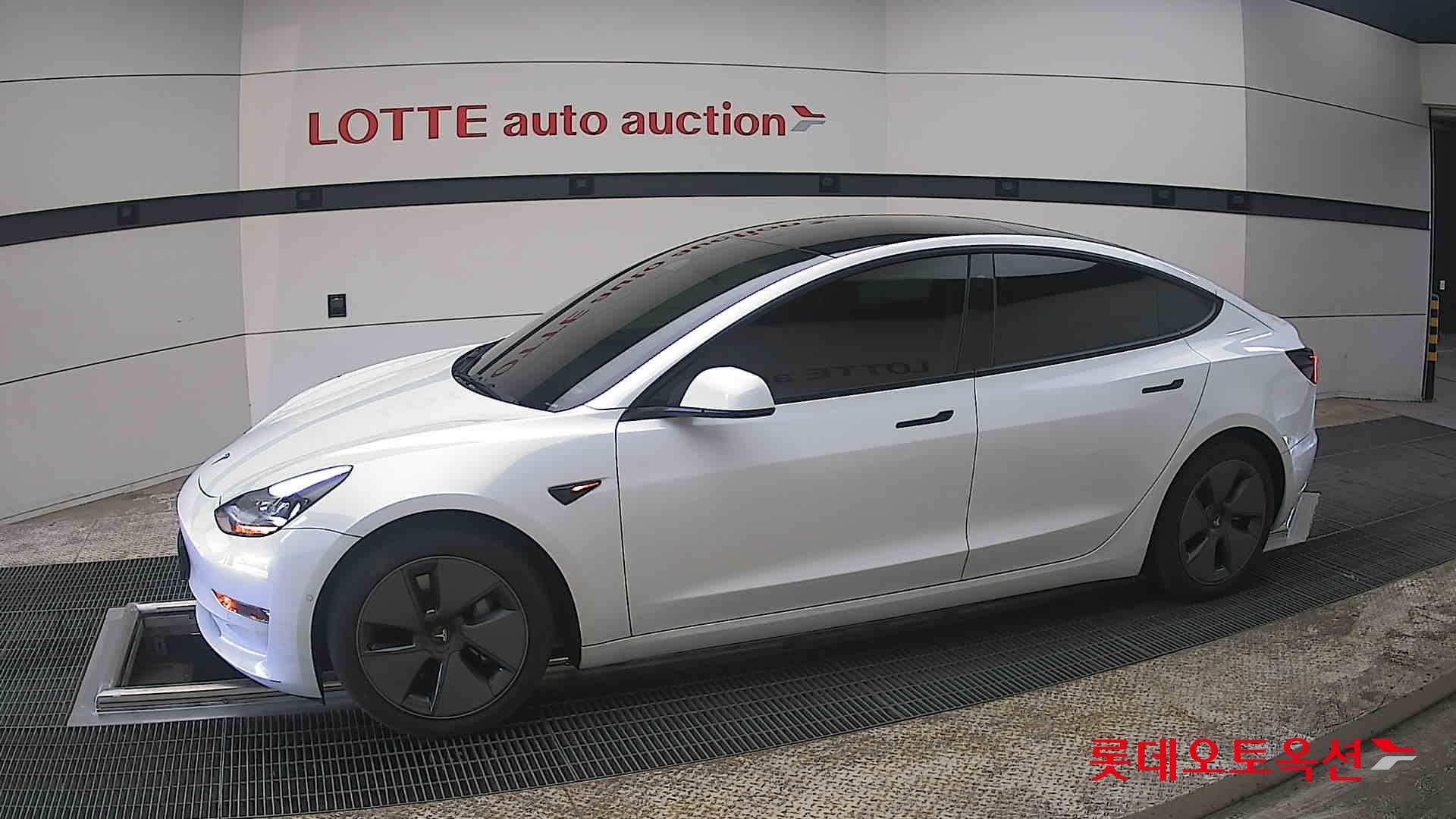 Tesla Model 3 - 12