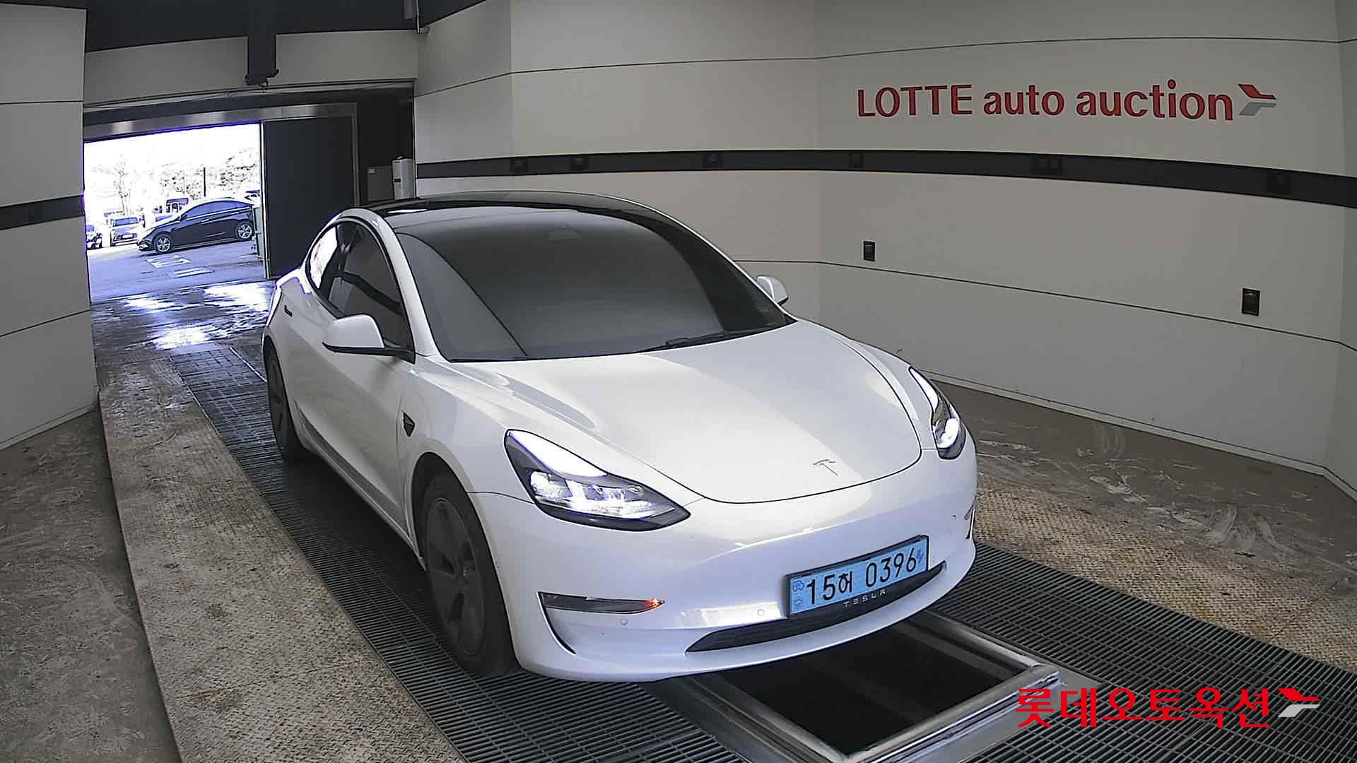 Tesla Model 3 - 24