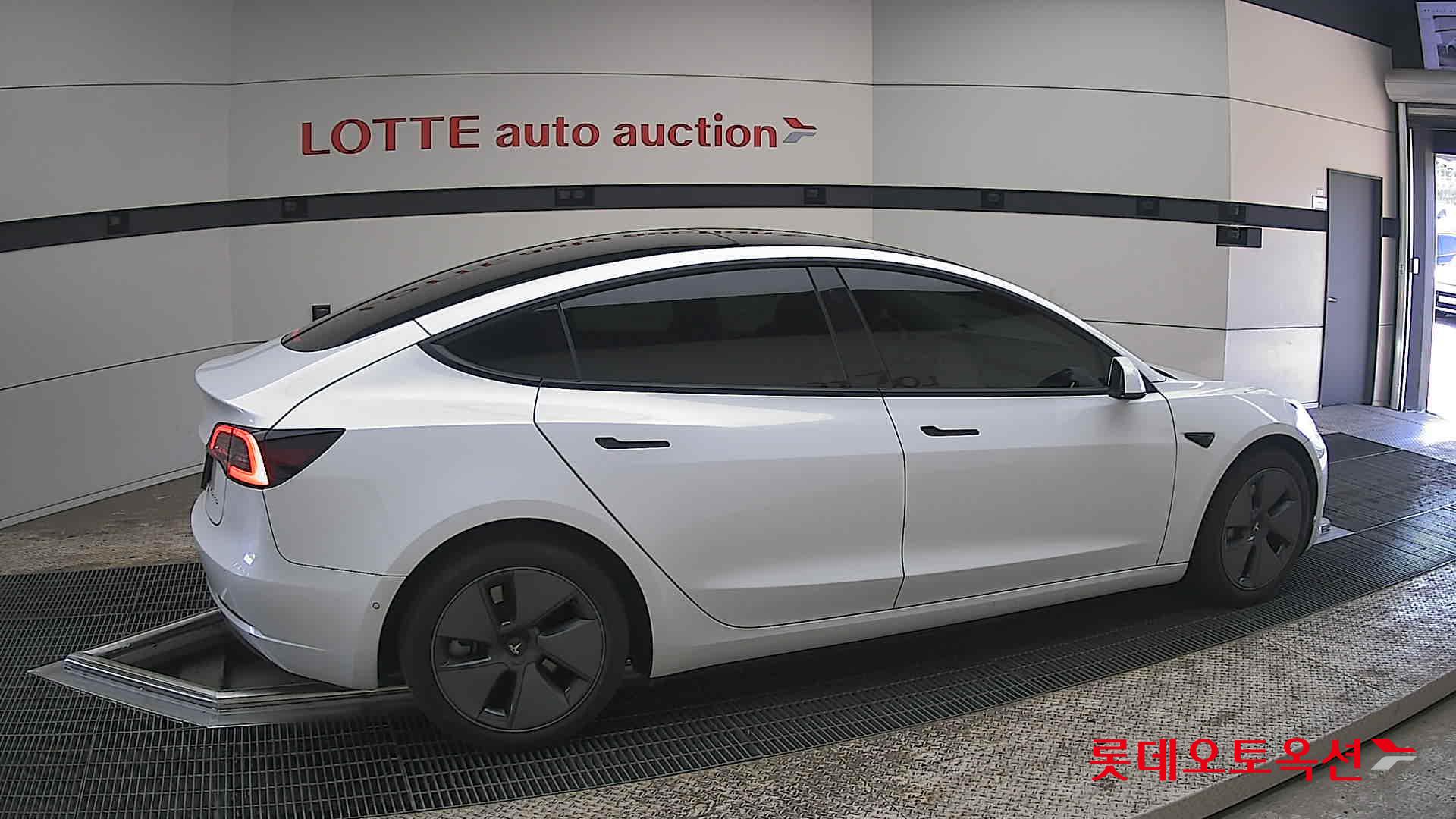 Tesla Model 3 - 20