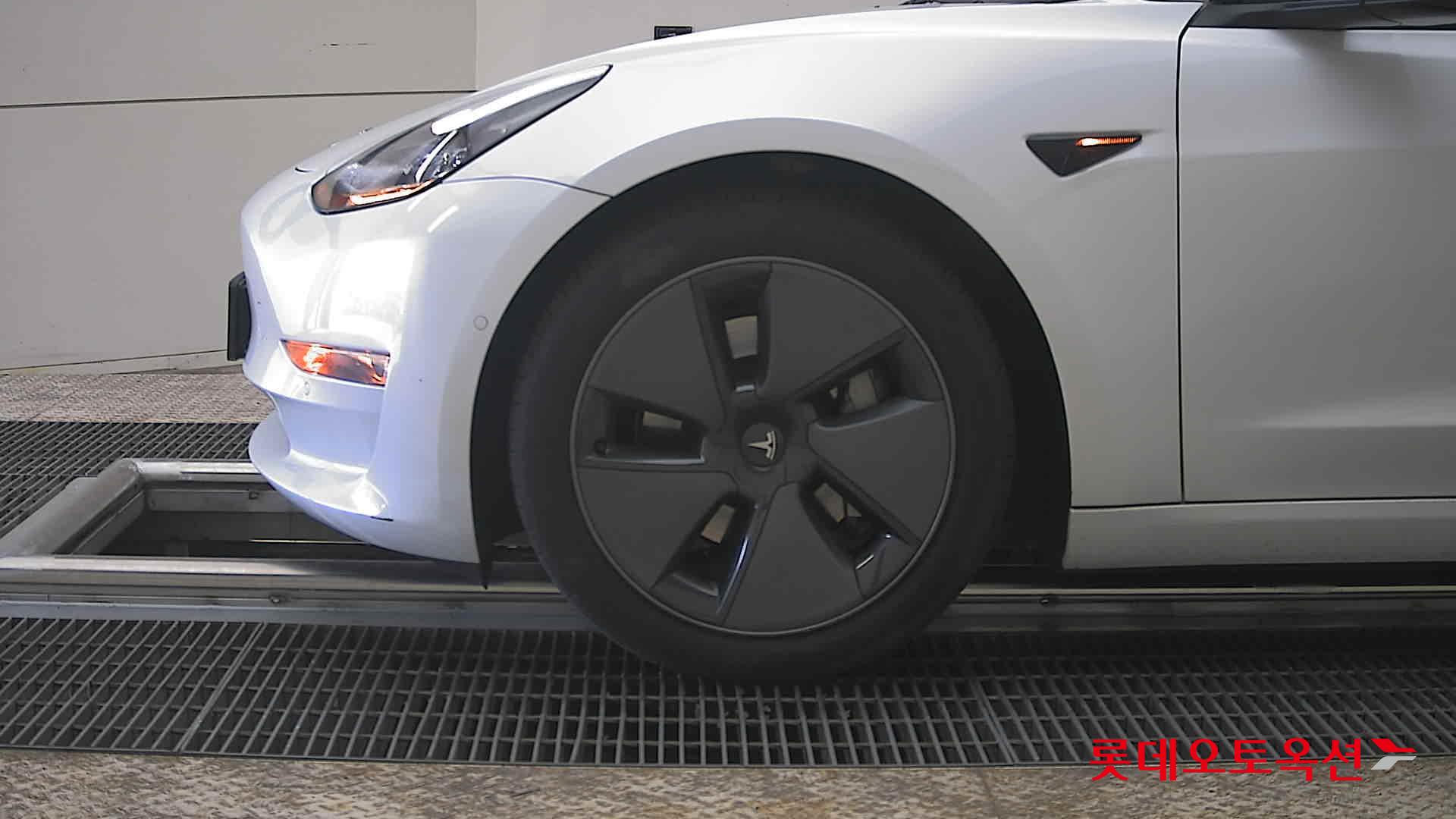 Tesla Model 3 - 25