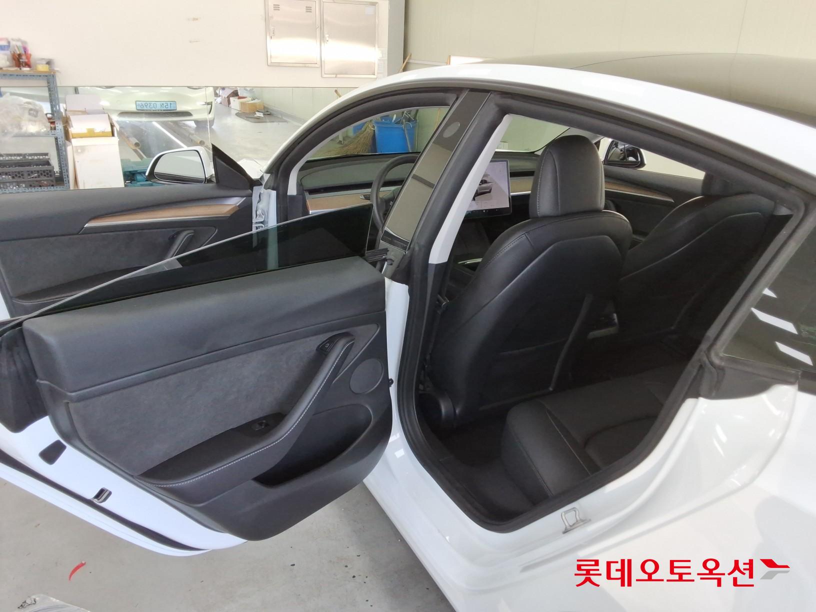 Tesla Model 3 - 37