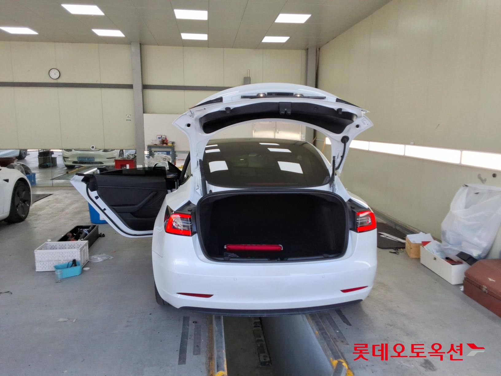 Tesla Model 3 - 38