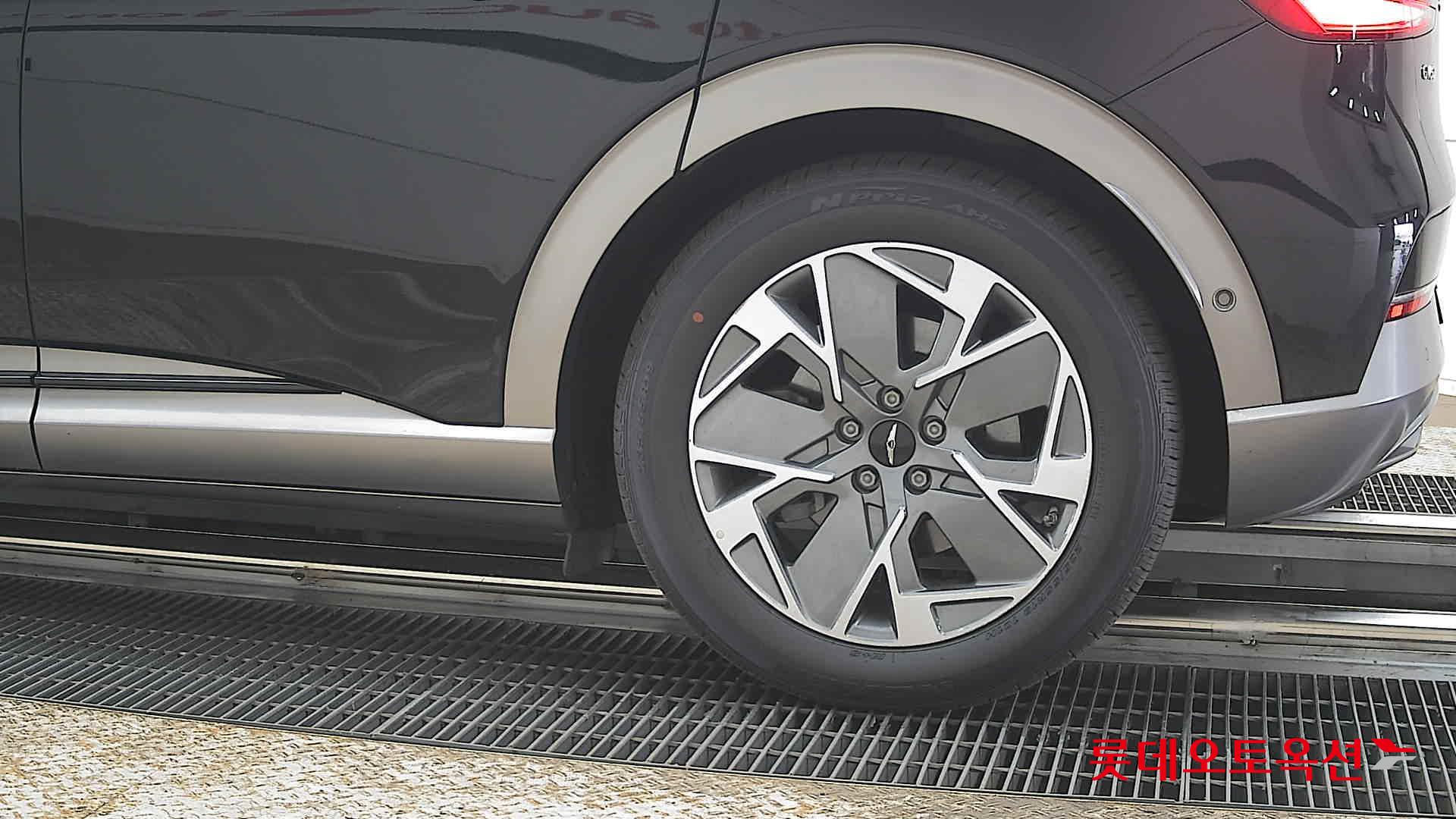 جينسس جي في 60