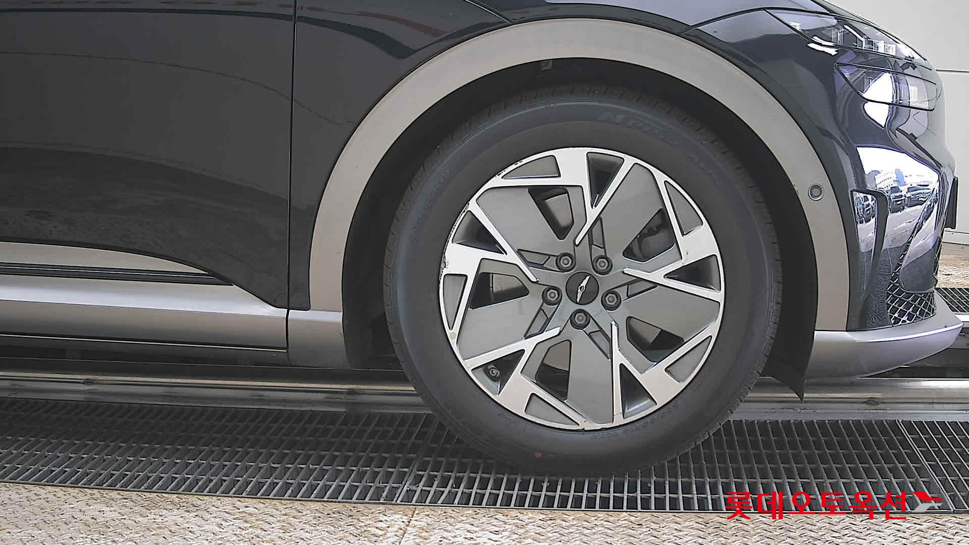 جينسس جي في 60