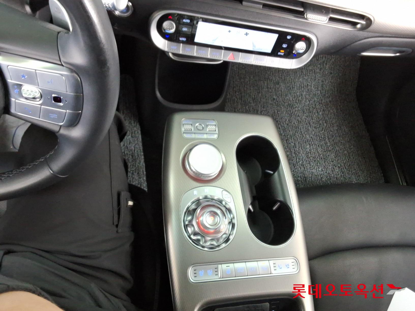 جينسس جي في 60