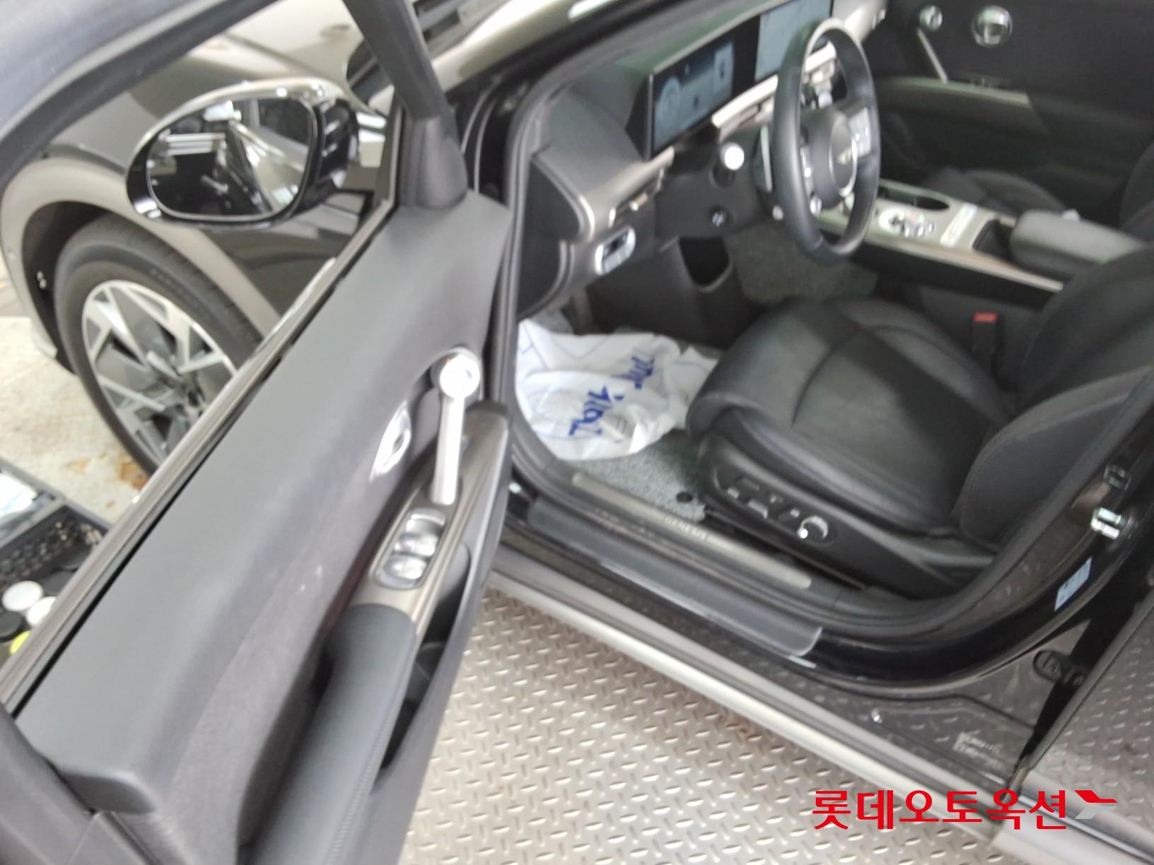 جينسس جي في 60