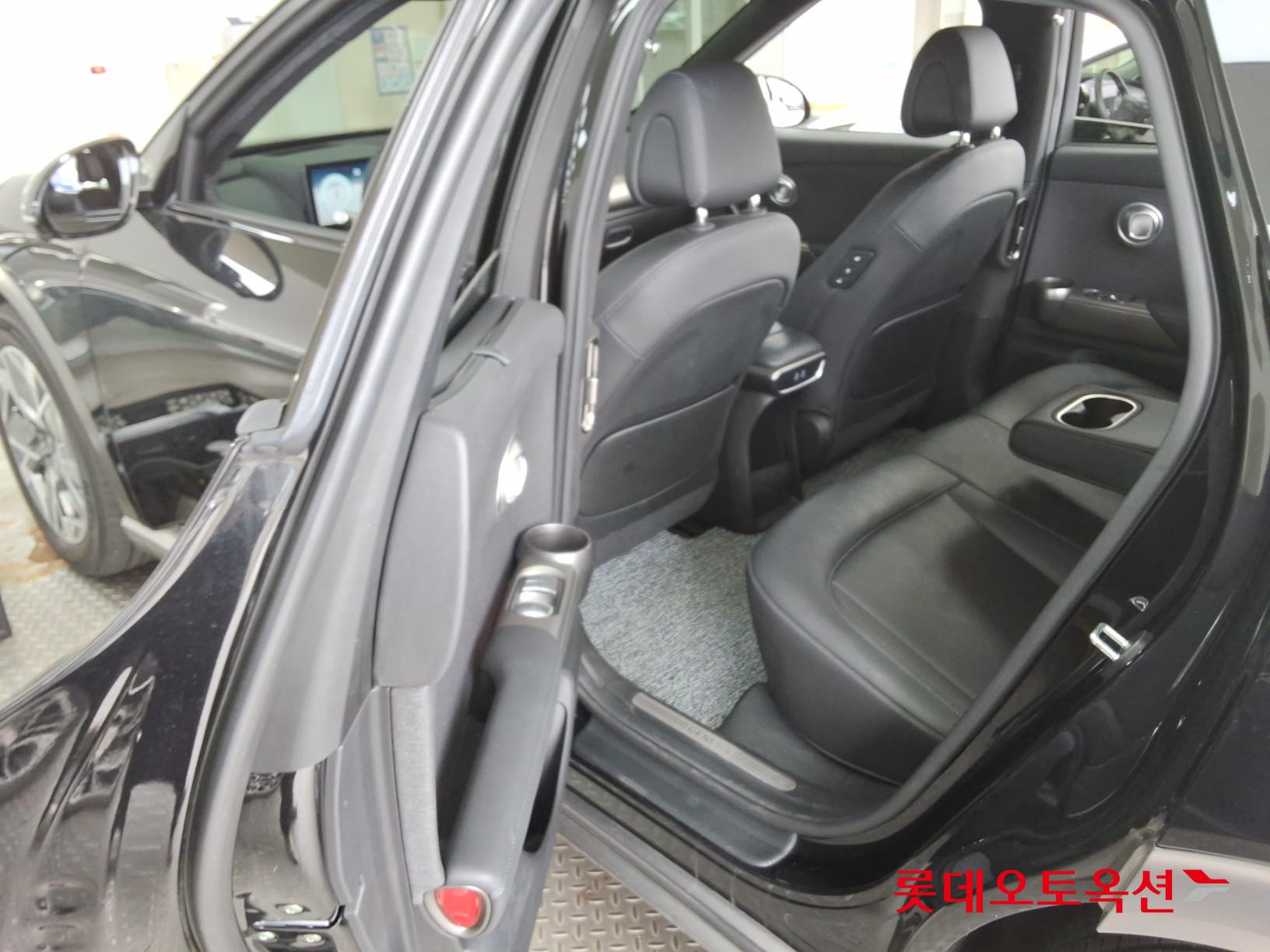 جينسس جي في 60