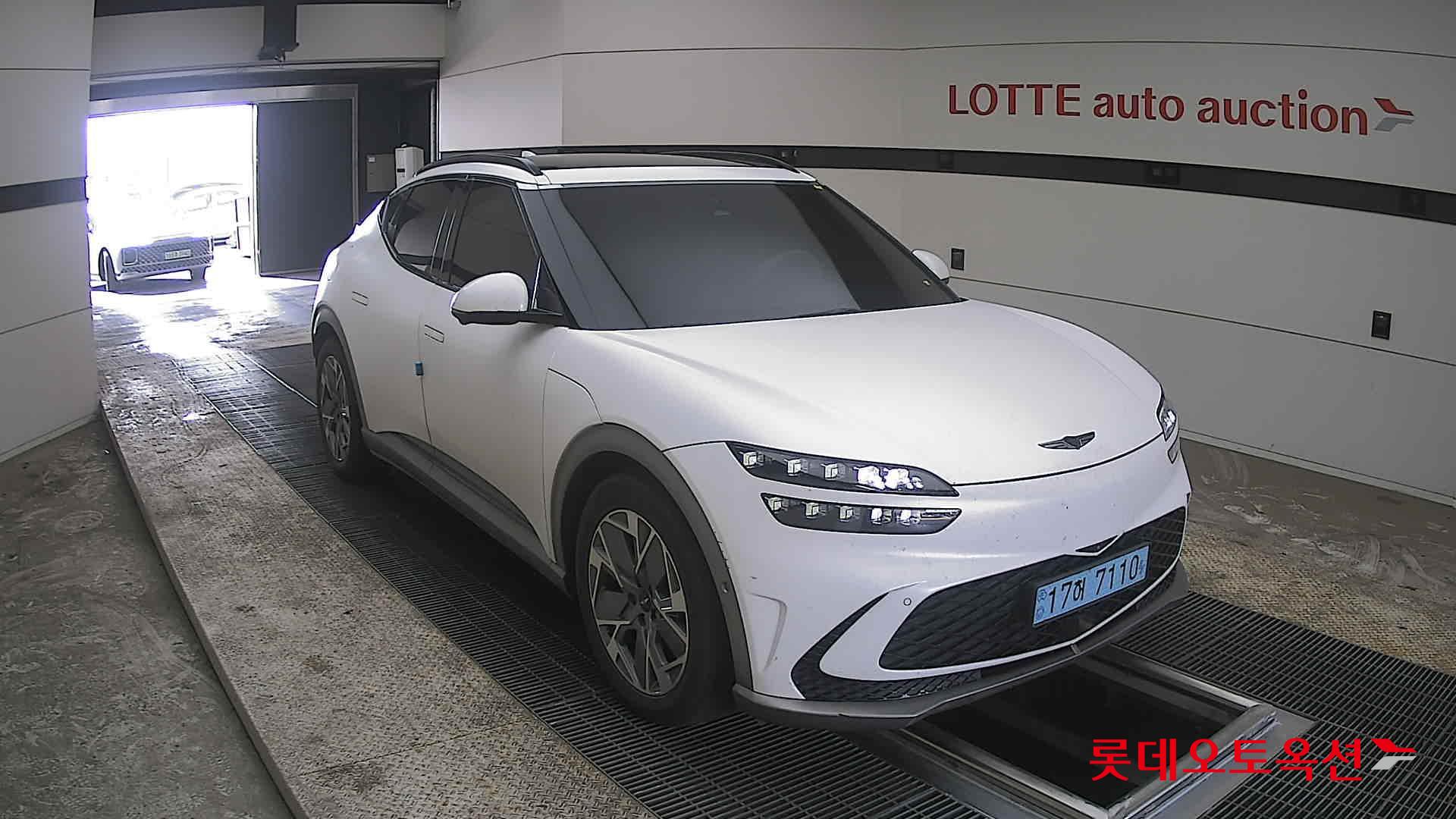 جينسس جي في 60