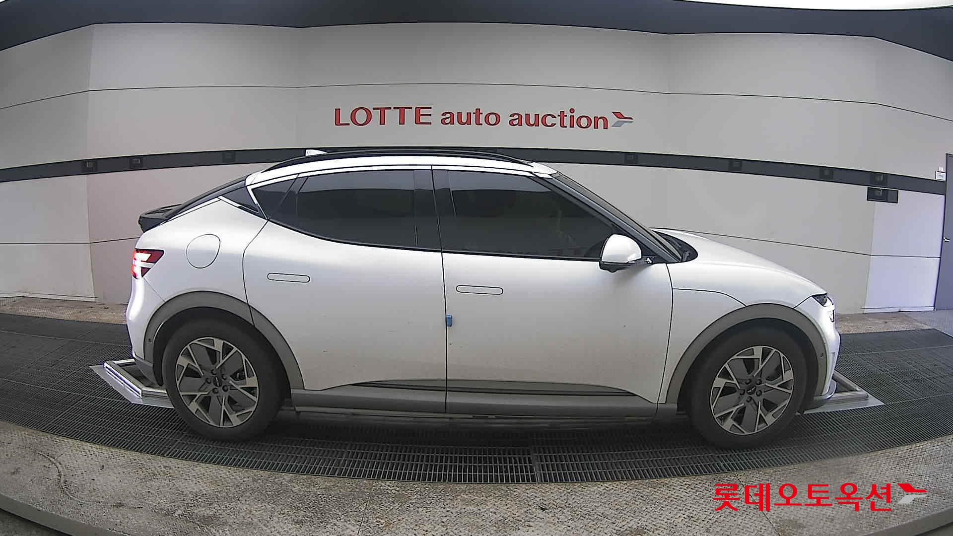 جينسس جي في 60