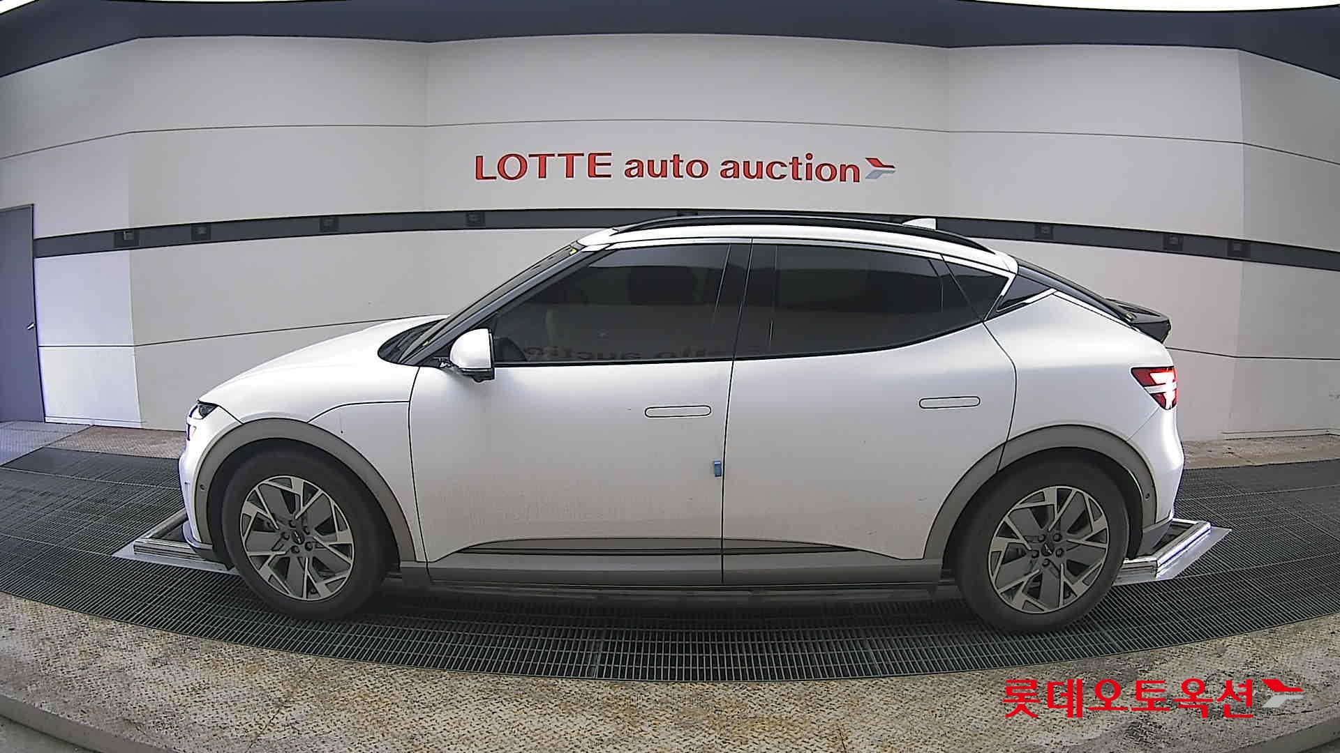 جينسس جي في 60