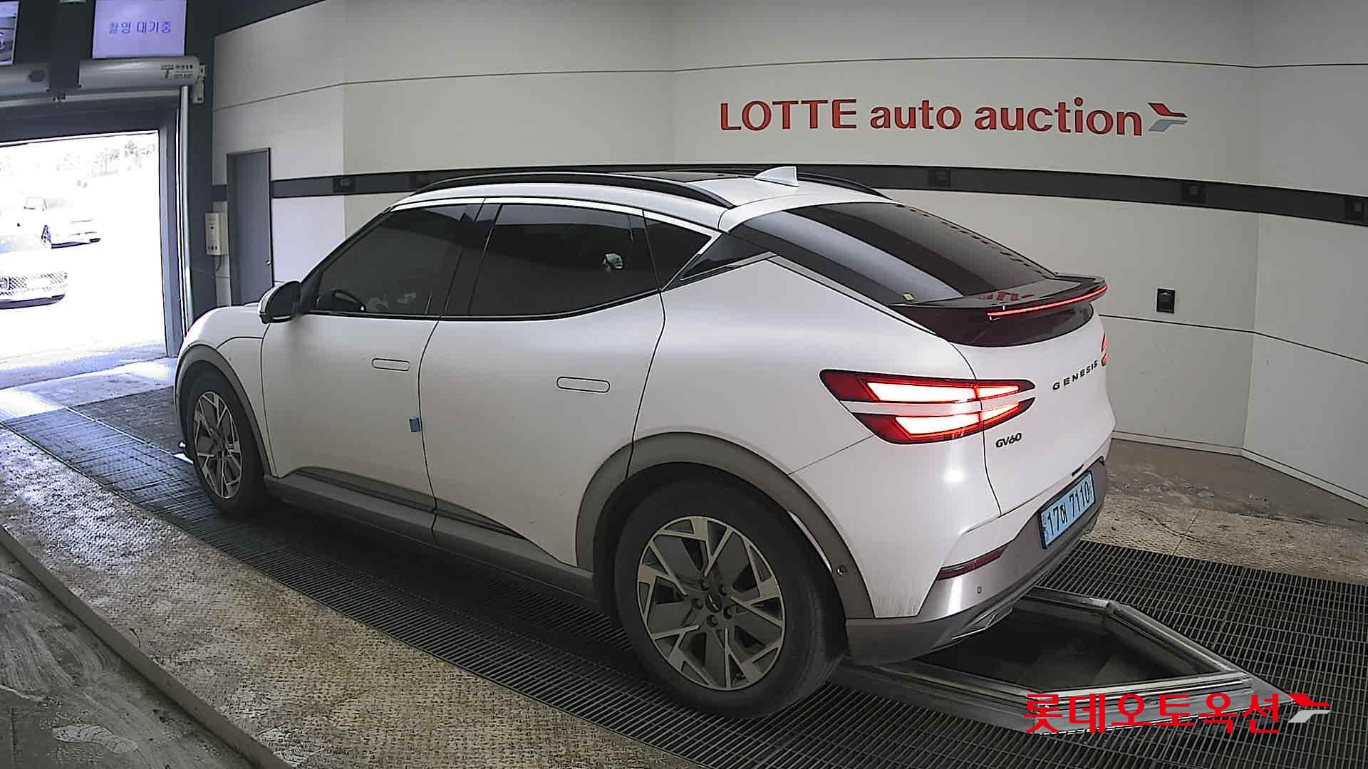 جينسس جي في 60